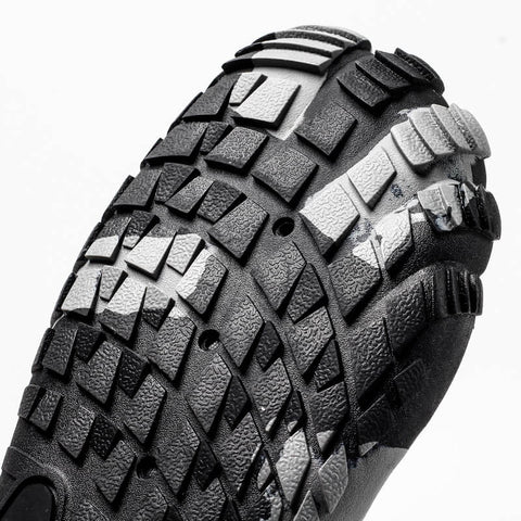 Scarpe da ginnastica della collezione Aquashoes Flash portée par un homme