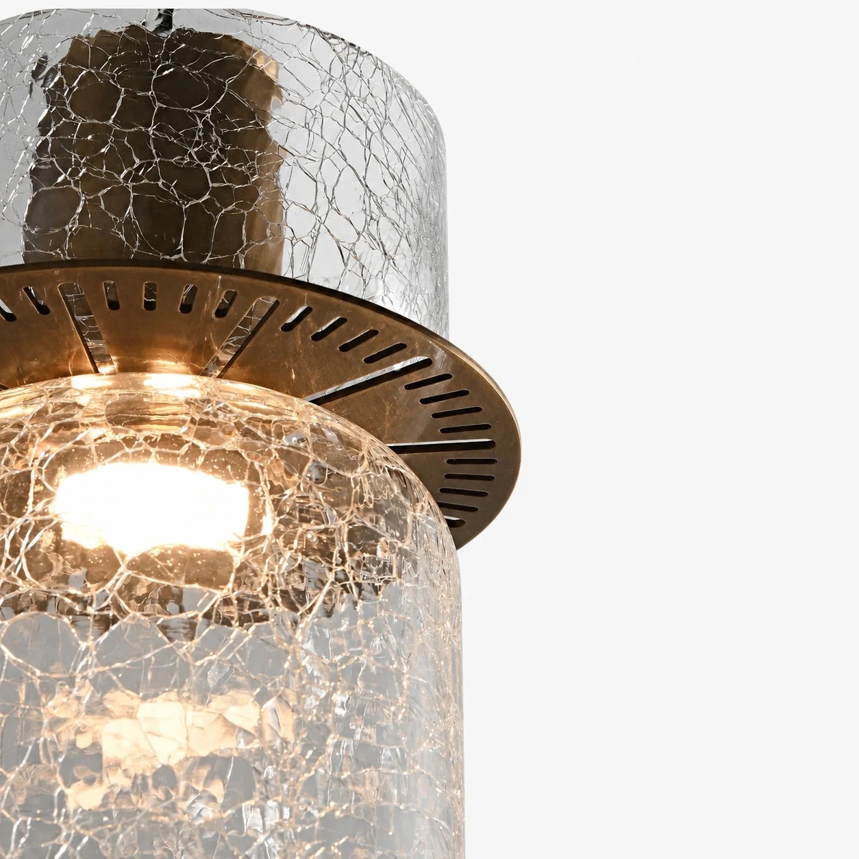 Gros plan sur la texture du verre craquelé