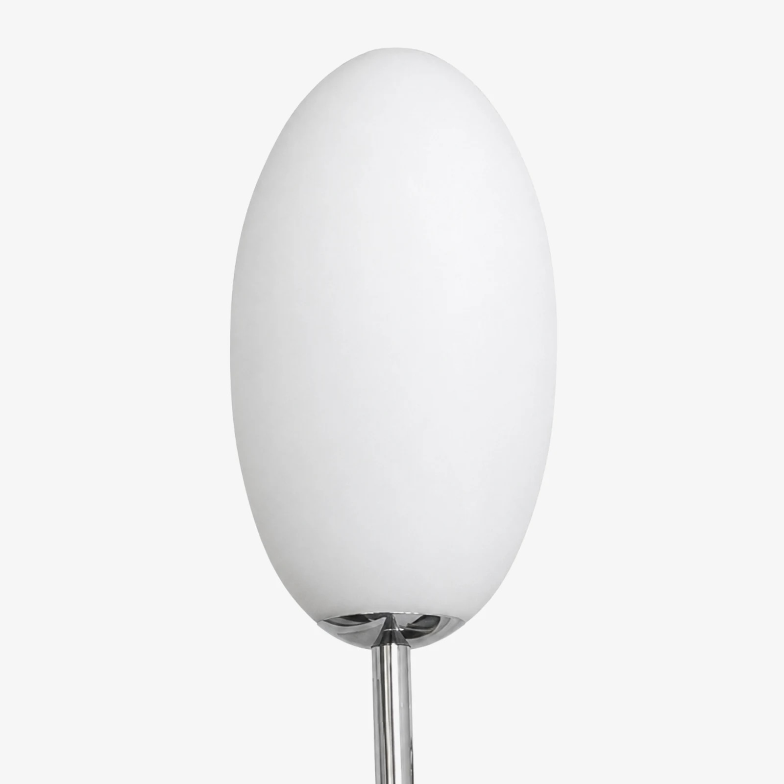 détail de l'abat-jour ovale en verre opalin