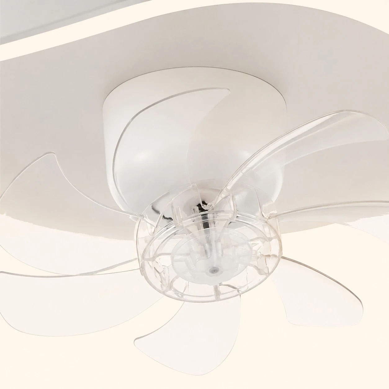 Primo piano della luce del ventilatore a soffitto