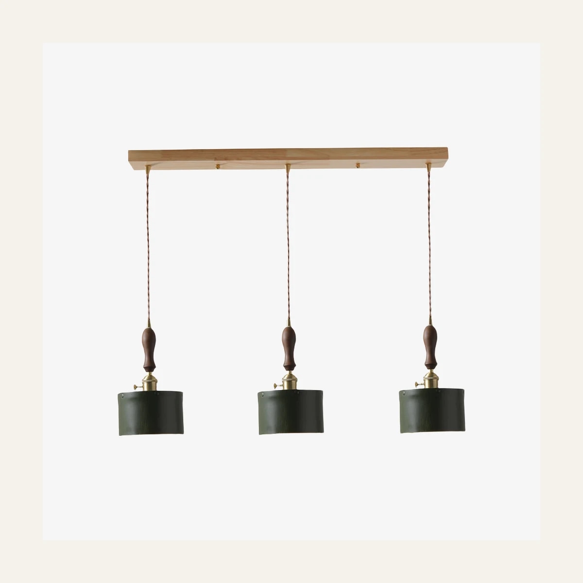 Suspension triple verte avec abat-jour en cuir pour barre lumineuse