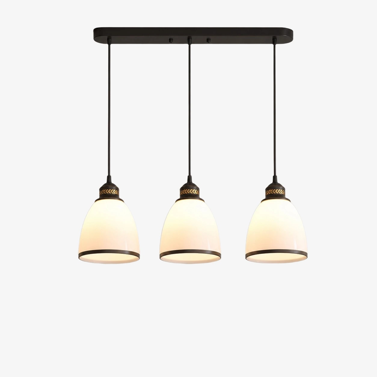 Suspension linéaire à trois lumières avec rosace rectangulaire au plafond