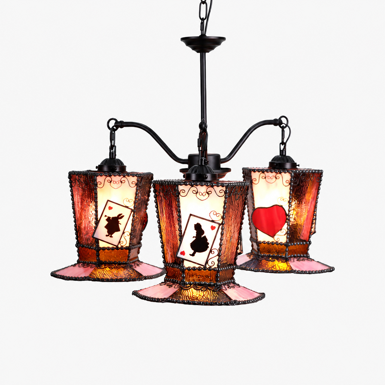 Lustre en vitrail rose et violet orné de motifs de cartes à jouer inspirés d'Alice au pays des merveilles