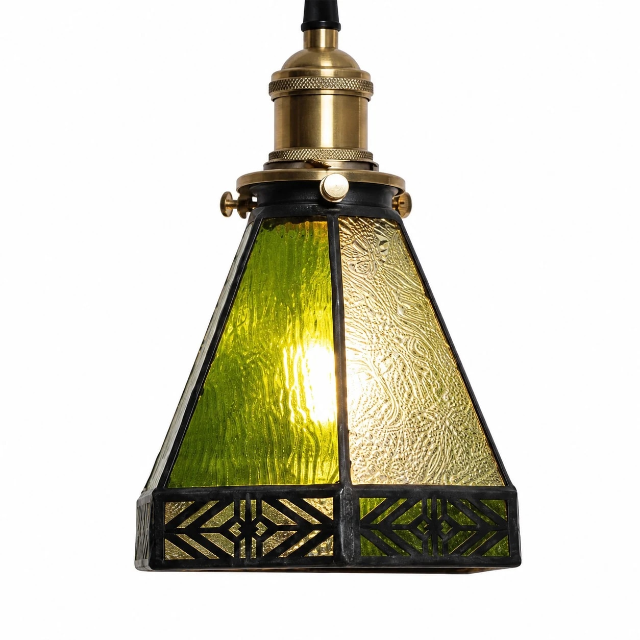 Suspension en verre texturé vert et ambré, éclairée d'une lumière chaude