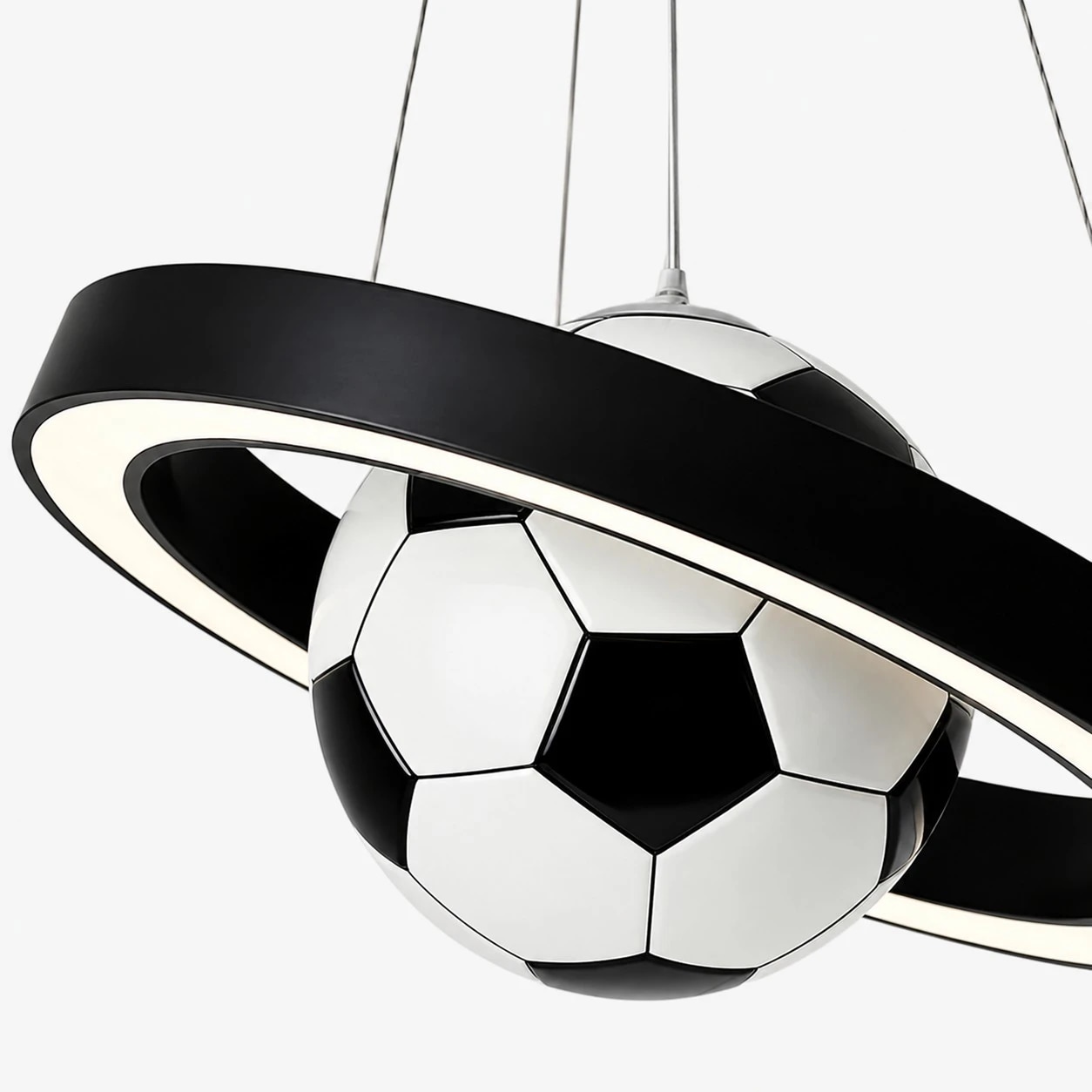 Details zu schwarzem Ring und Fußball