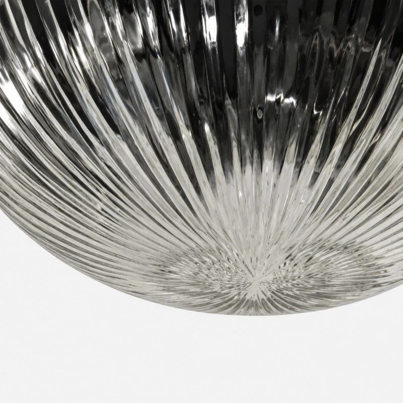 Détail inférieur de l'abat-jour en verre clair côtelé