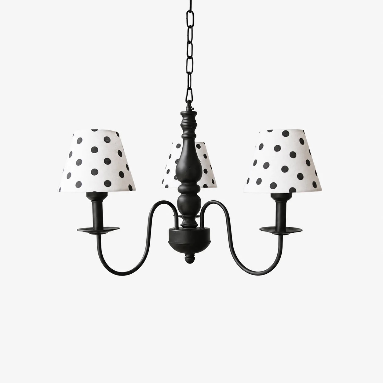 Lustre à trois lumières avec bras noirs élancés