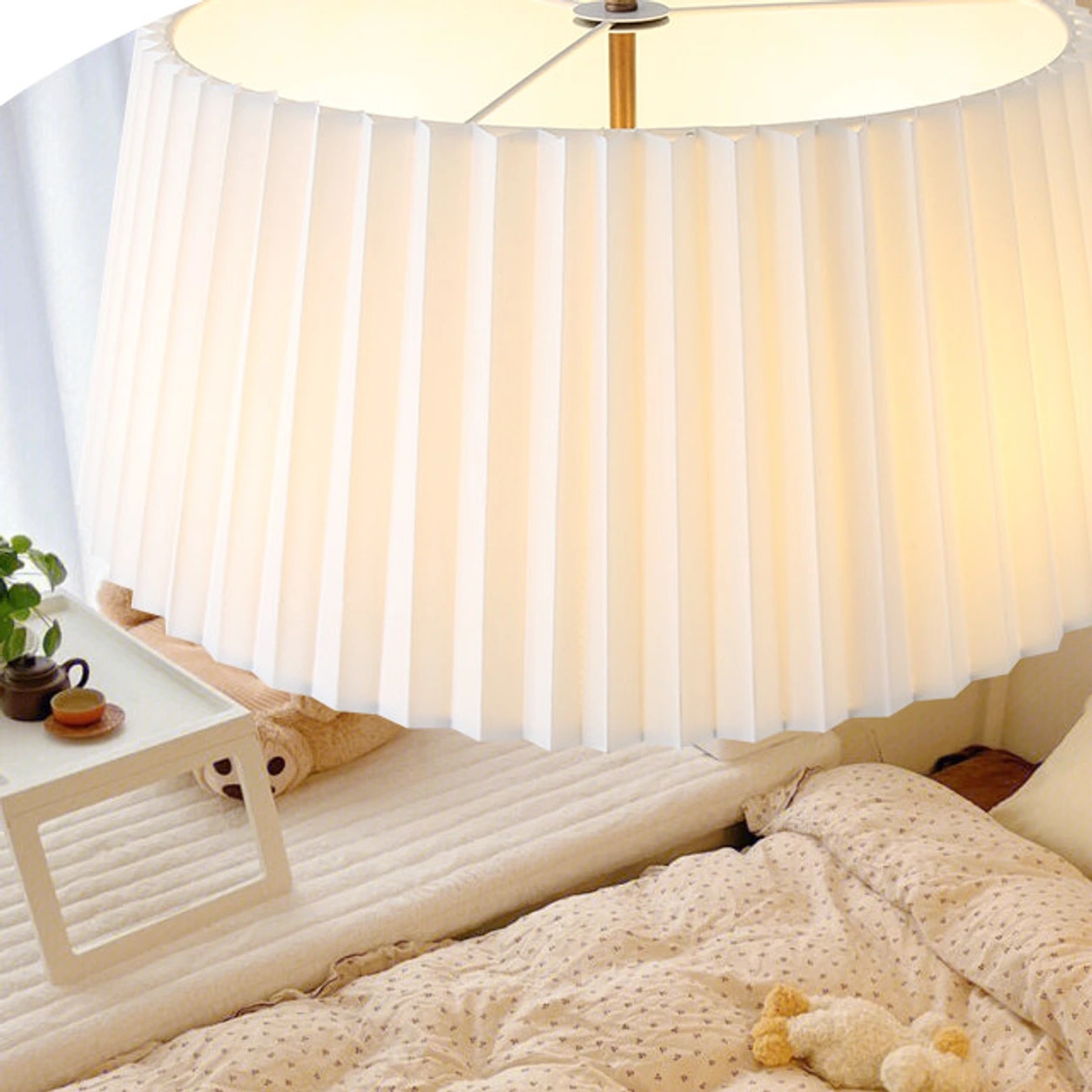 Lustre Tela présenté à l'échelle d'une chambre