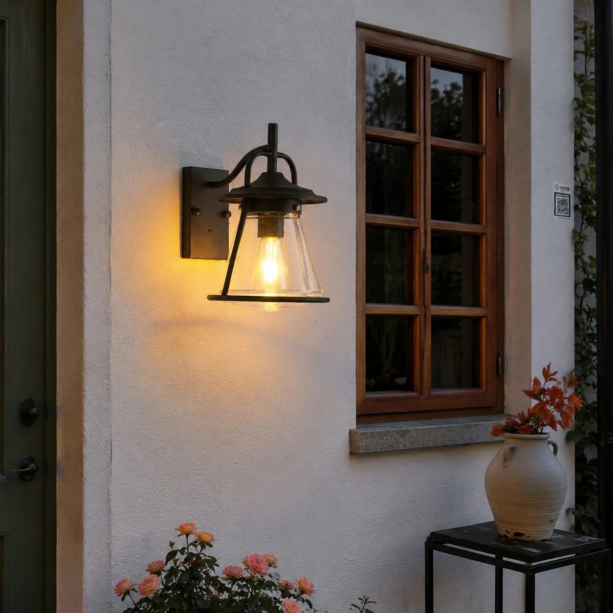 Lanterne extérieure près de la fenêtre d'entrée