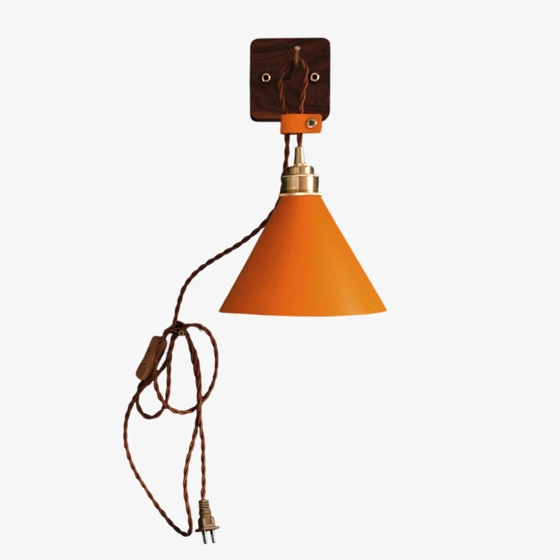 Enchufe ámbar con base de pared de madera