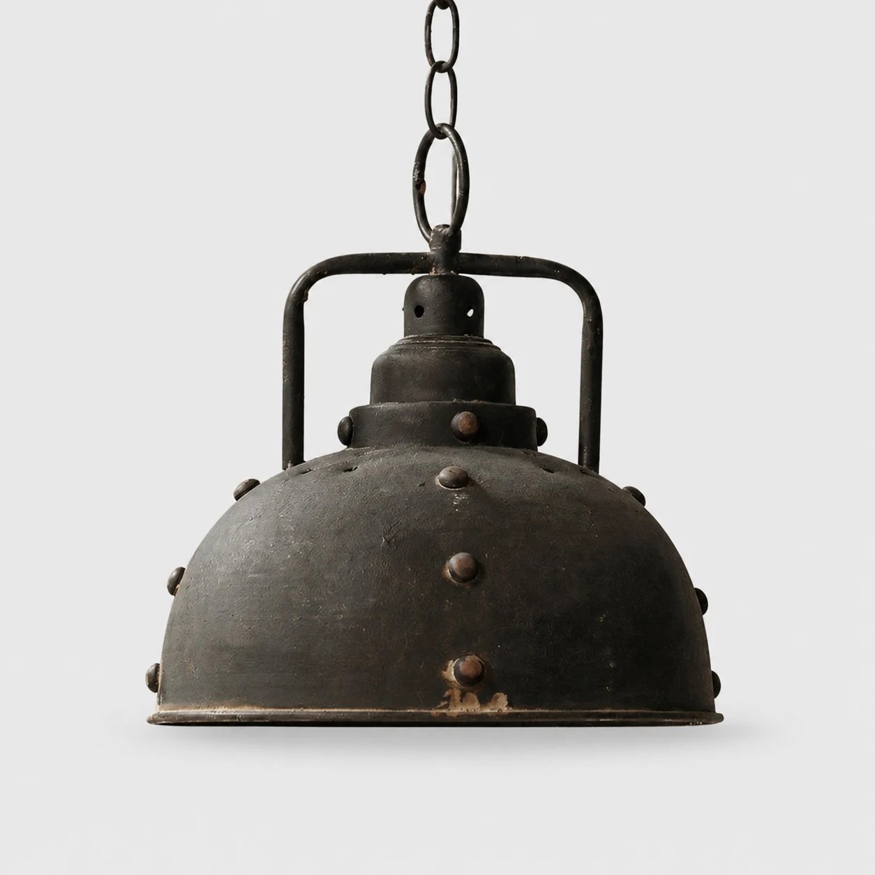 Suspension vintage industrielle en métal vieilli