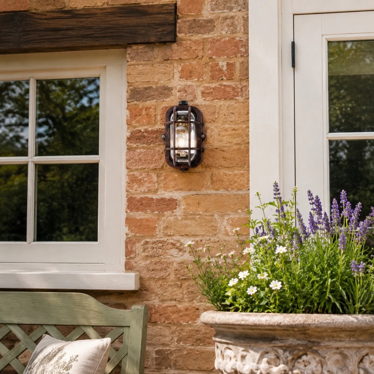 Patnox outdoor wall light scene 2