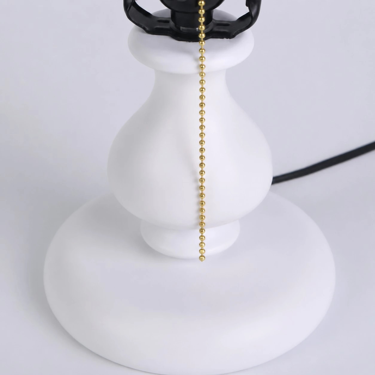 Pied de lampe de table blanc et interrupteur à tirette