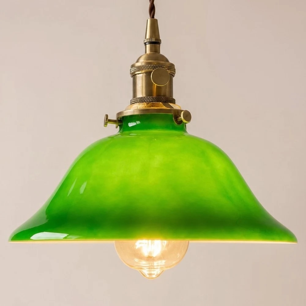 Détail du dessous d'une suspension en verre vert fluorescent