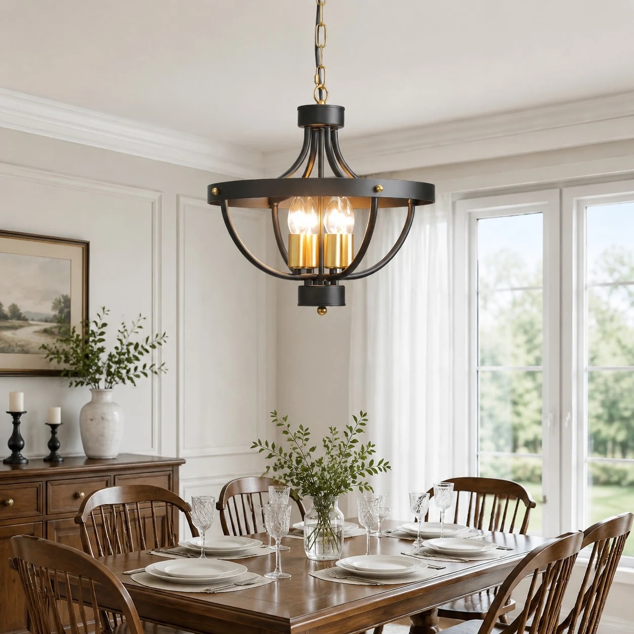 Lustre vintage au-dessus d'une table à manger
