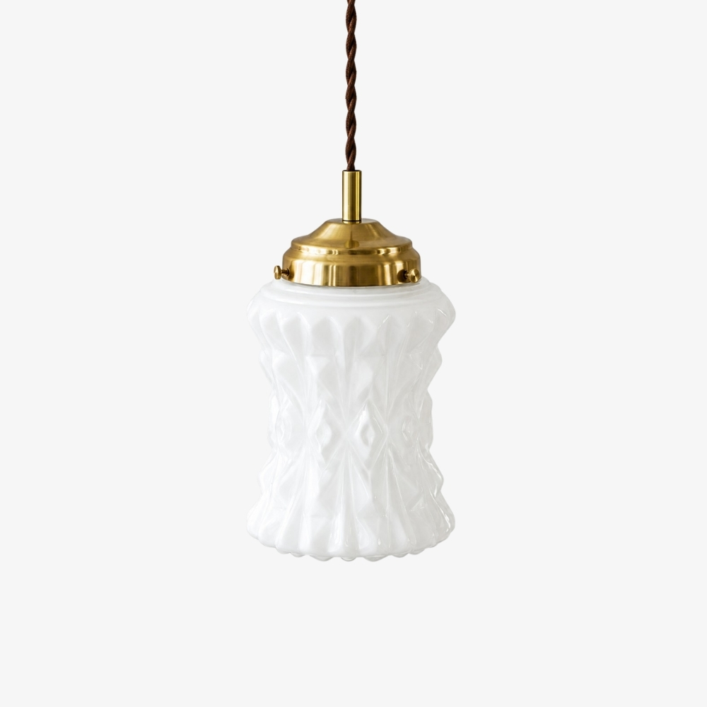 Suspension en verre opalin blanc et laiton