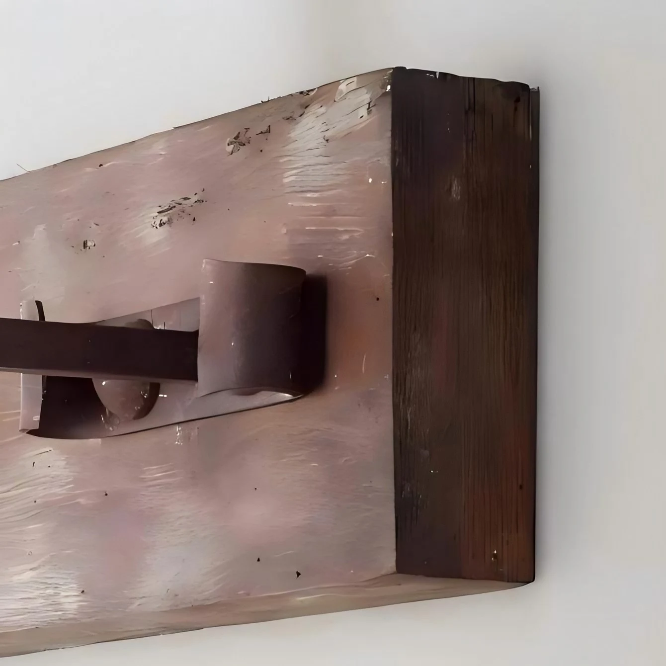 Side detail of the wall plate depth and wood texture