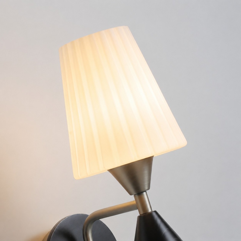 Aplique de pared de cristal, madera de fresno y níquel mate