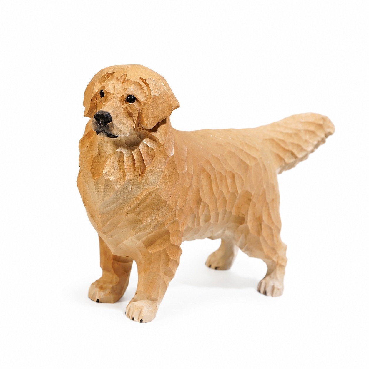 Adorno de escritorio con forma de golden retriever en tono madera clara (vista completa)