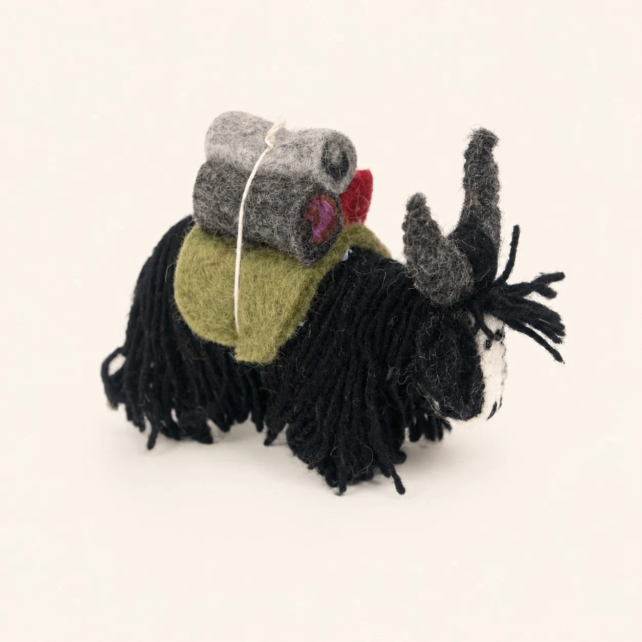 Adorno de yak de fieltro de lana de Nepal hecho a mano