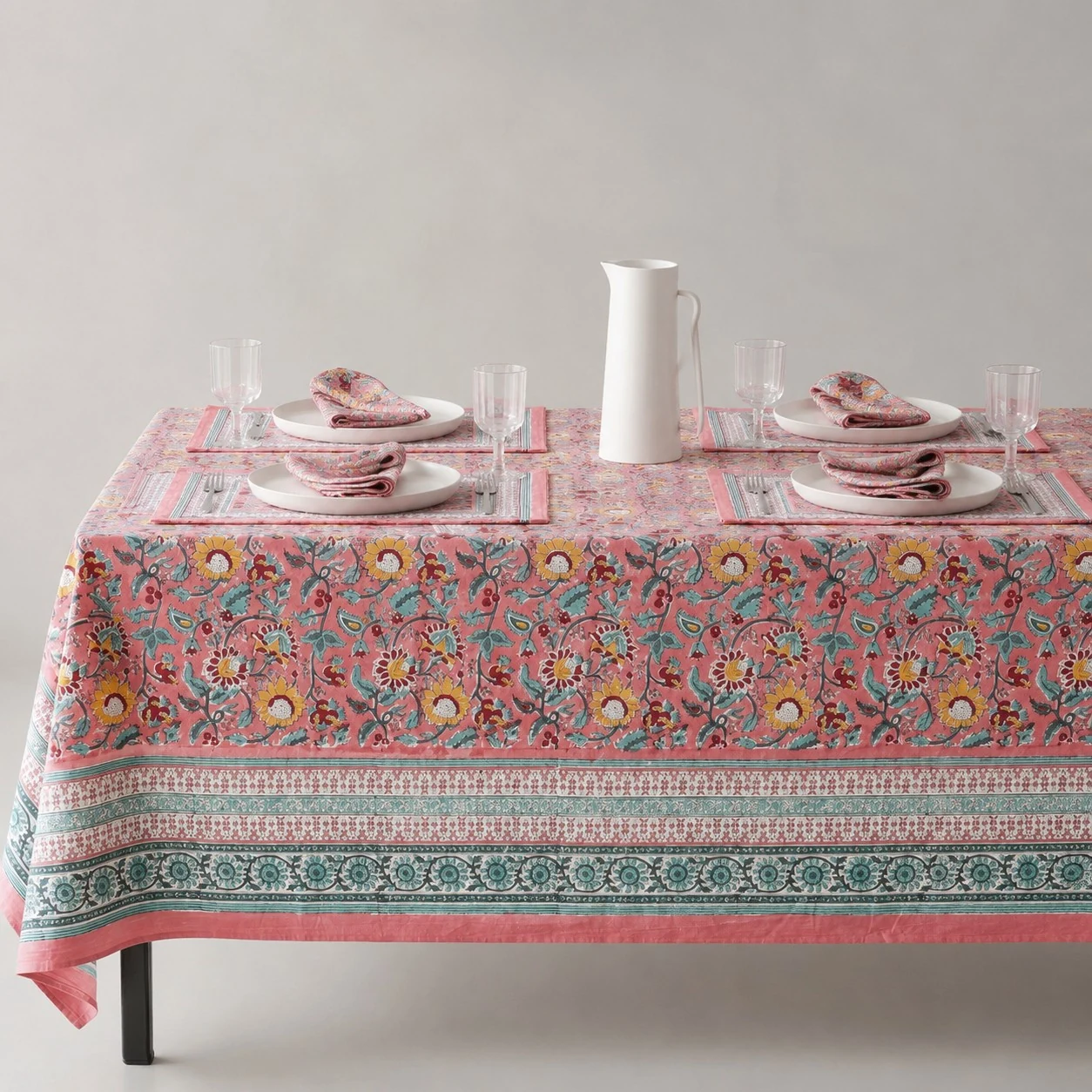 Una mesa terminada en una sola capa.