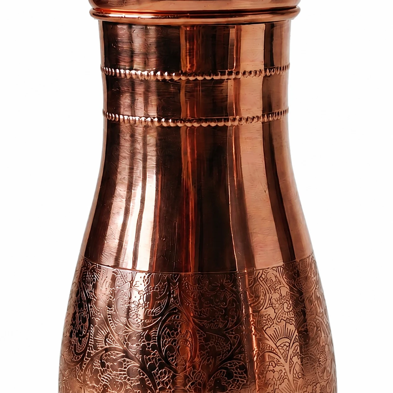 Detalle del patrón de la tetera de cobre tallada