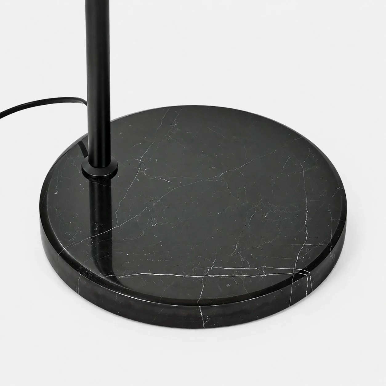 Detalle de base redonda con peso
