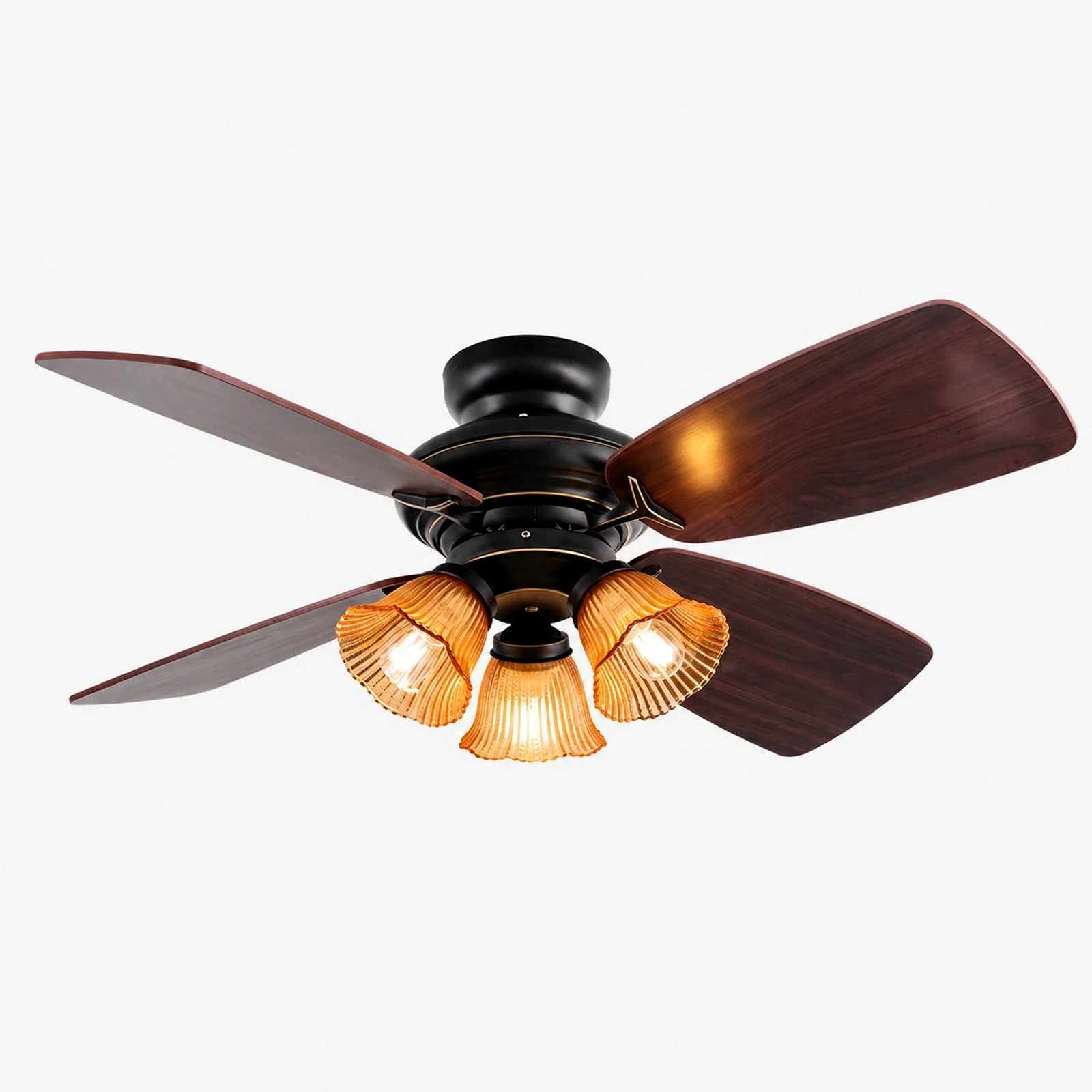 Ventilador de techo con luz, pantalla de cristal negro ámbar y aspas con aspecto de madera.