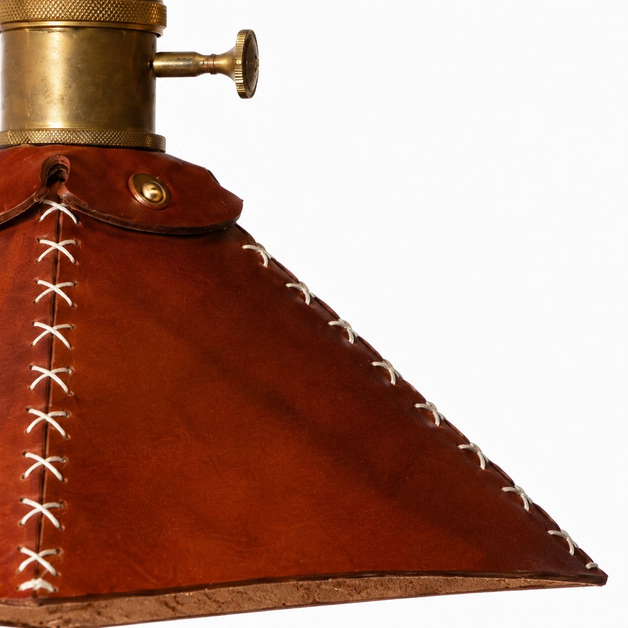 Piramidevormige leren tint naad detail