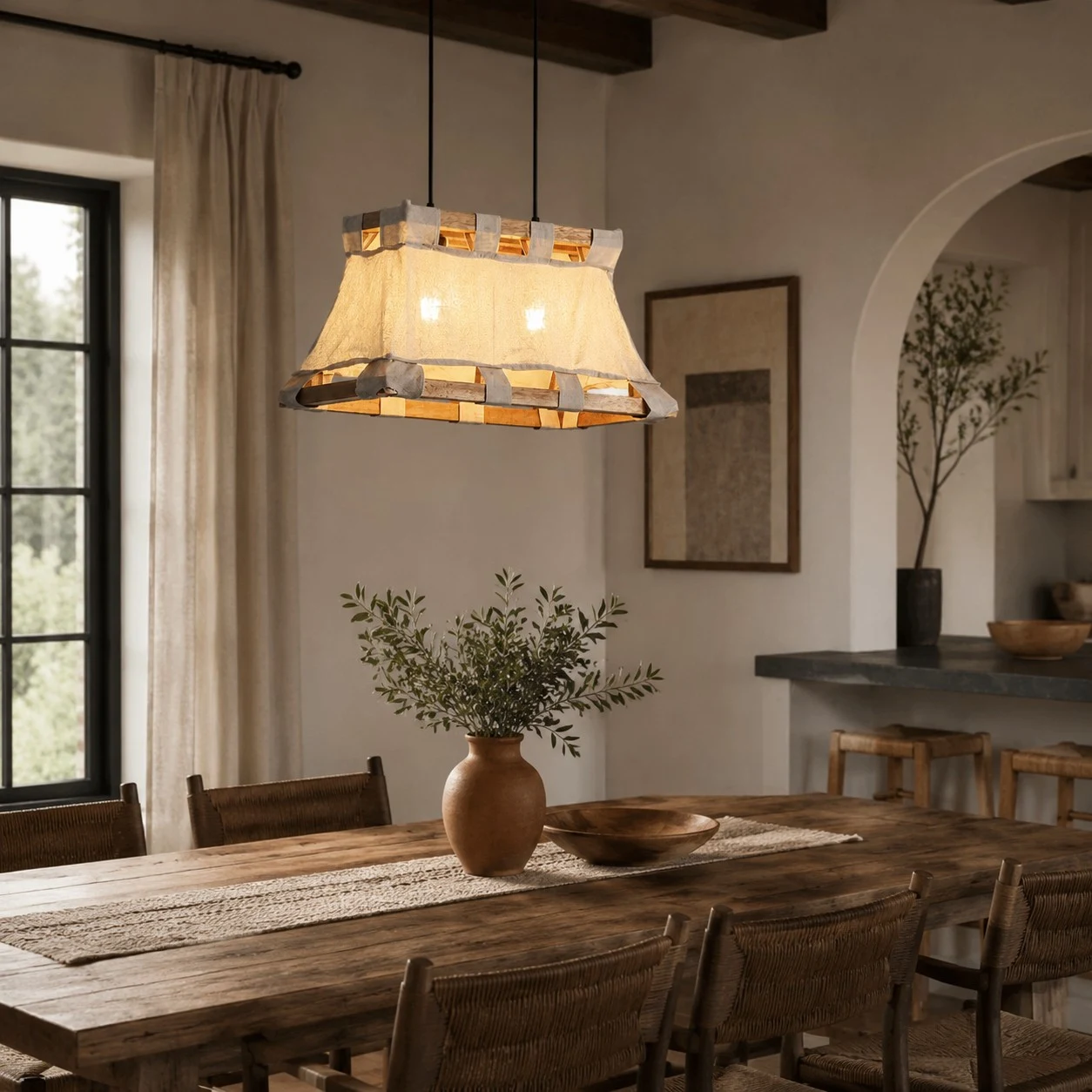 Więcej widoków pomieszczenia, aby poczuć skalę i atmosferę. 6 Lamp wiszących Wabi-Sabi z drewna i tkaniny