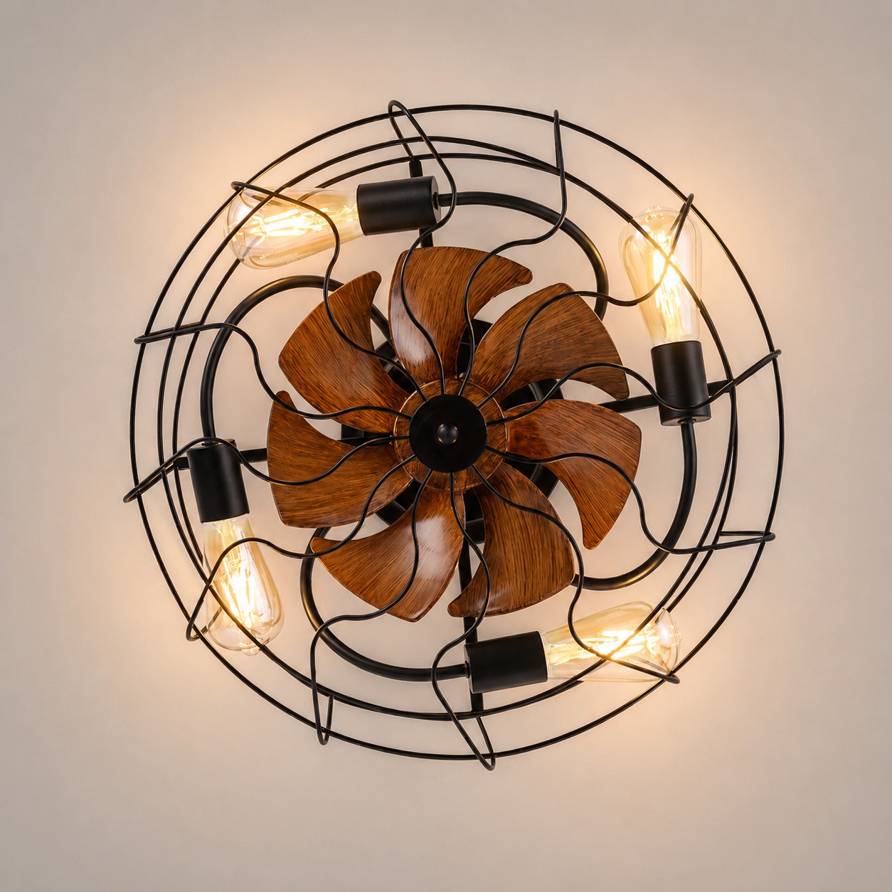 Detalle superior de un ventilador de techo con luz y rejilla, con bombillas de luz cálida.