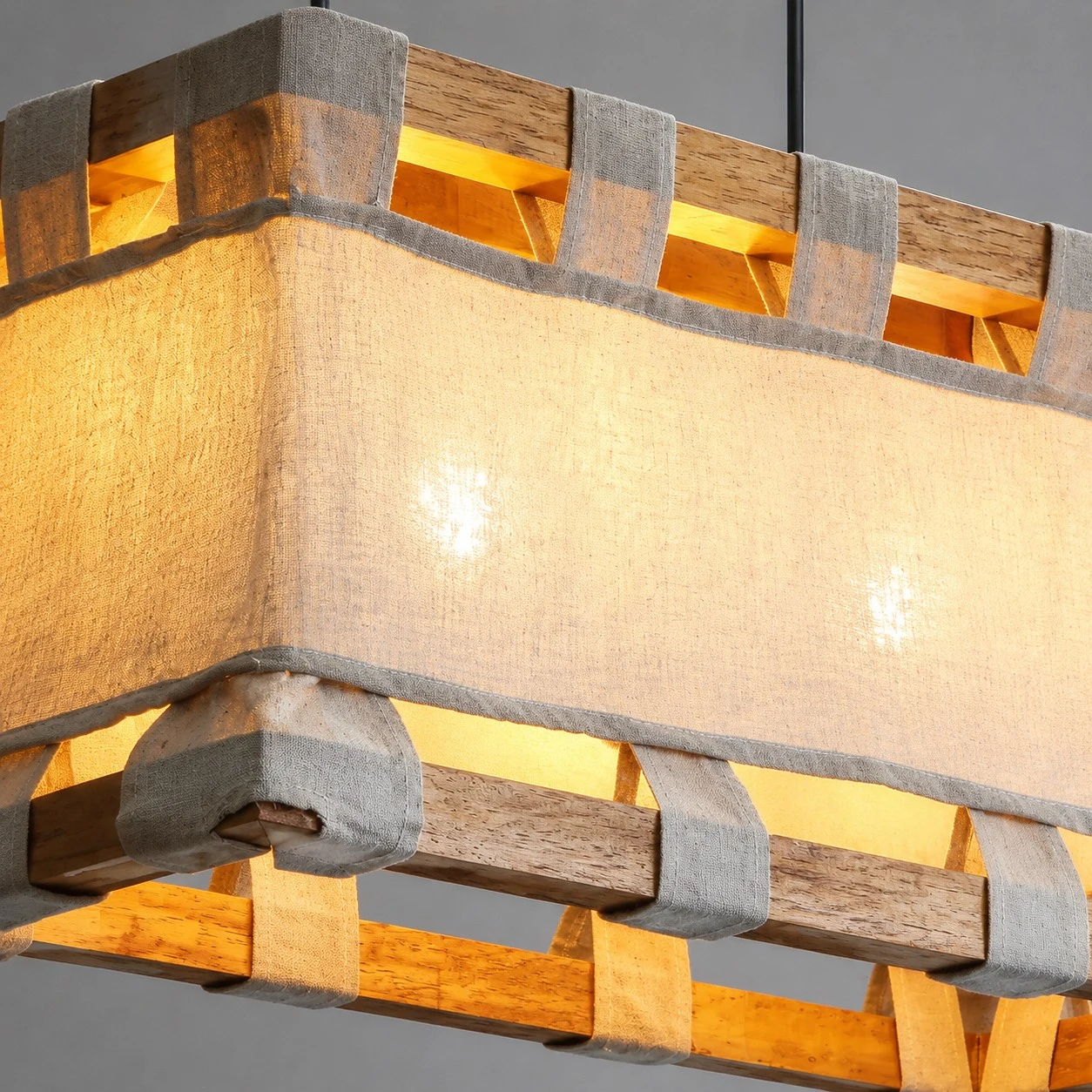 Lampa wisząca Wabi-Sabi z drewnianą ramą i tkaniną