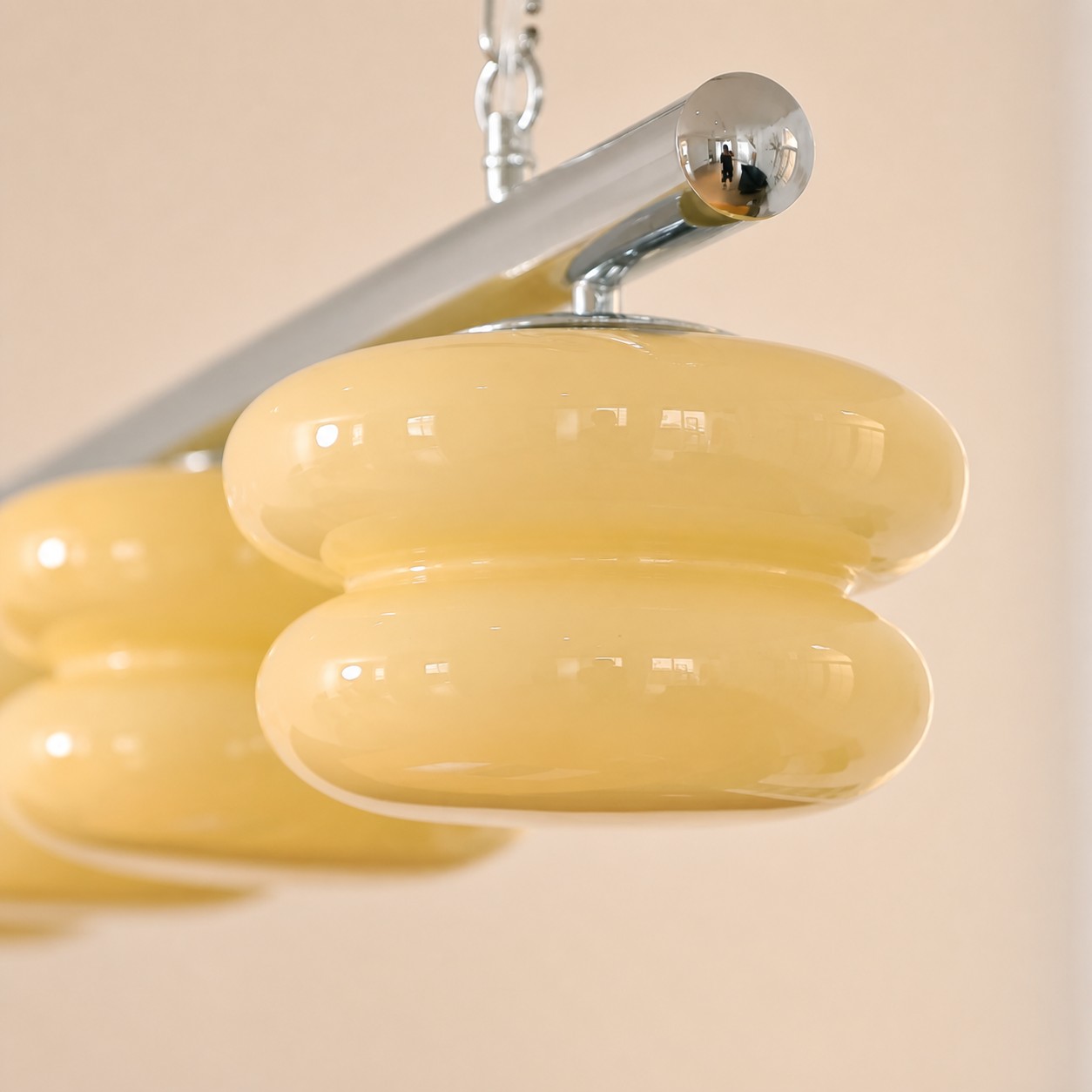 Cremefarbenes Schichtglas