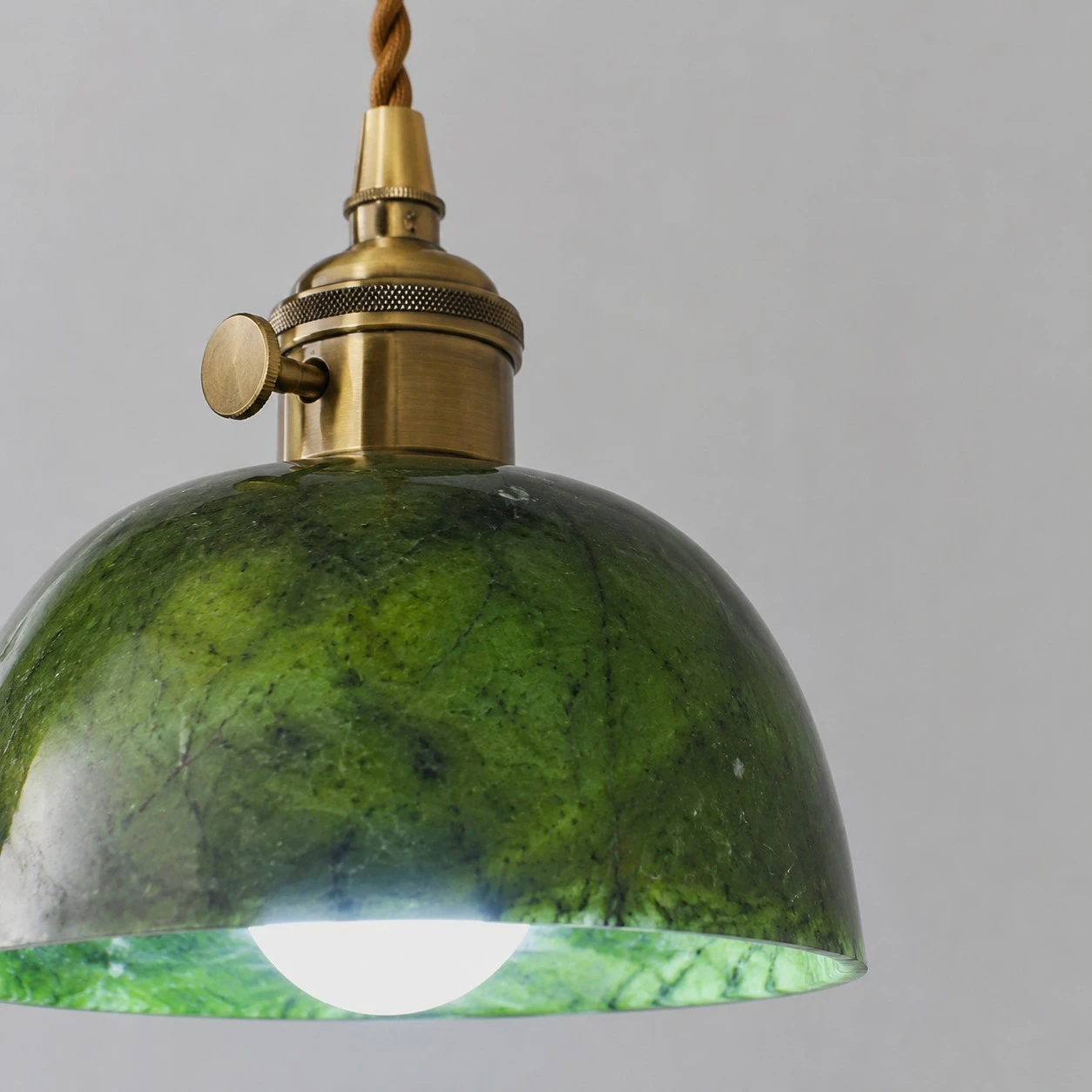 Soquete E27 e detalhe da cúpula de jade