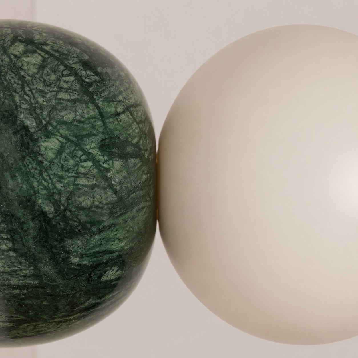 Primer plano de las vetas naturales del mármol verde indio