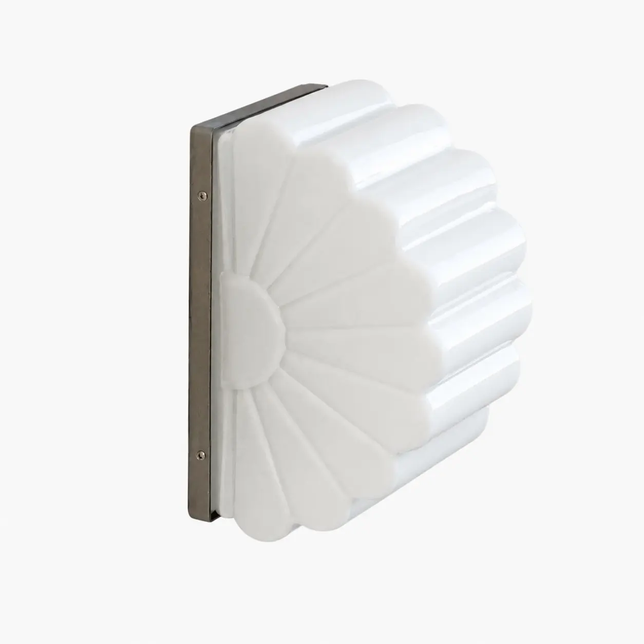 Vit LED-vägglampa i veckat glas