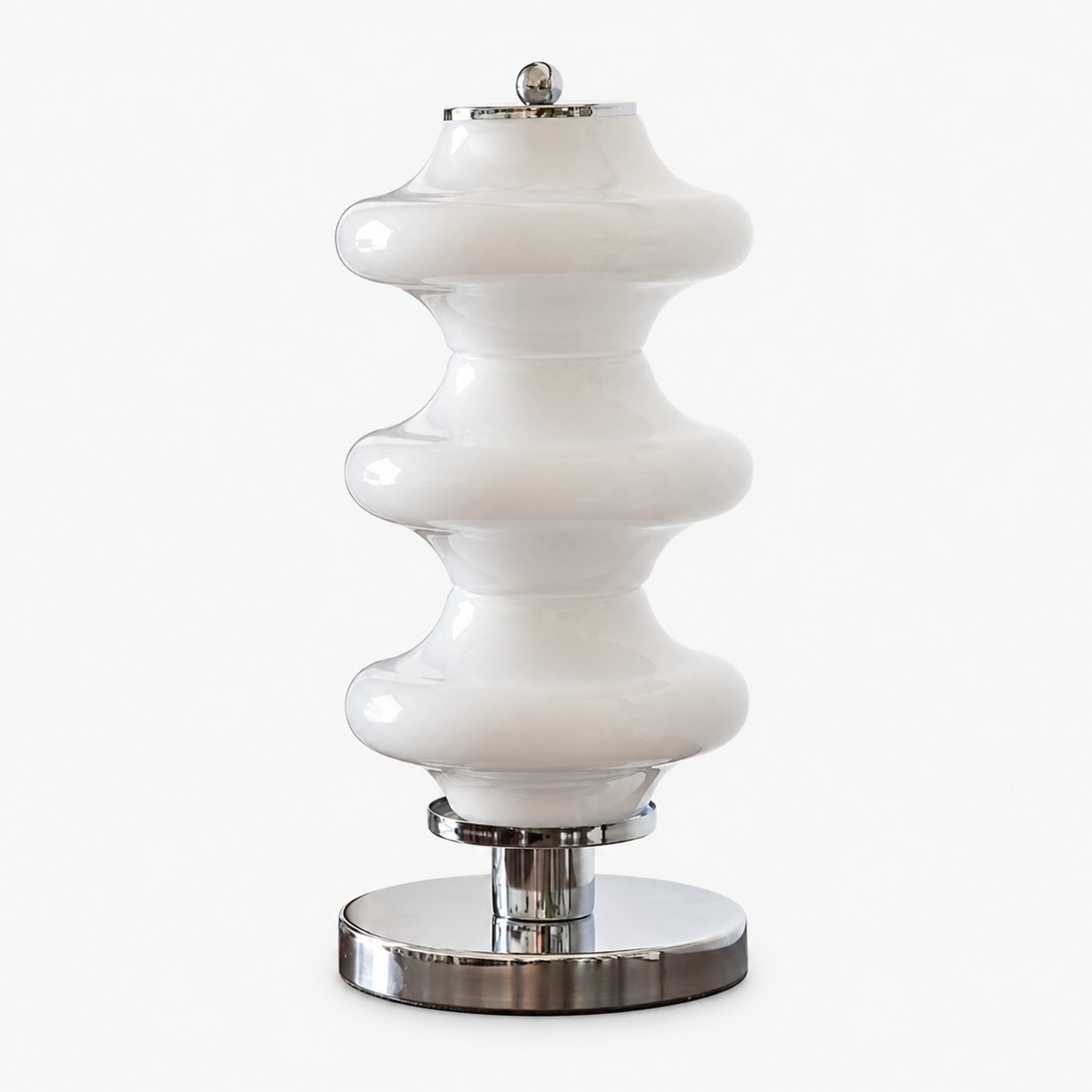 Abajur de mesa Bauhaus em vidro opalino branco com acabamento cromado