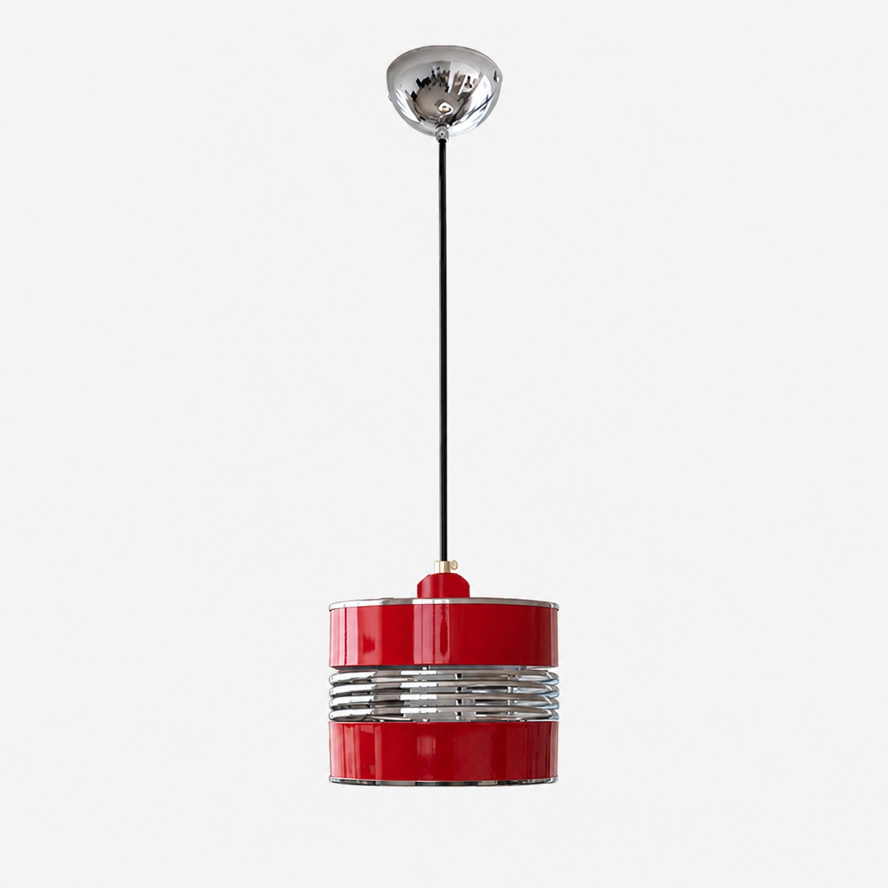 Lampadario a sospensione rosso in metallo stratificato in stile Bauhaus.