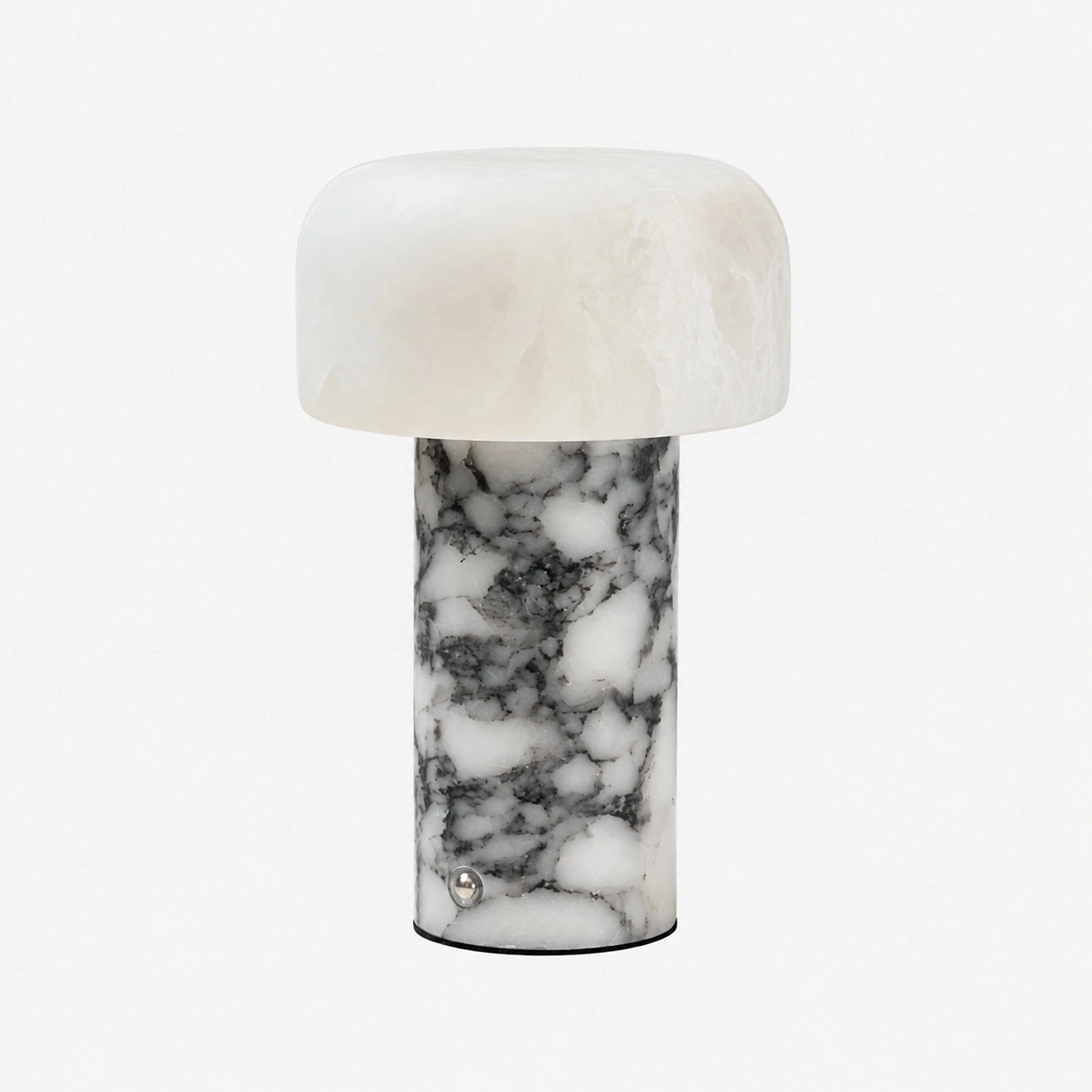 Abajur de mesa com cúpula de dolomita e base de mármore Bulgari.