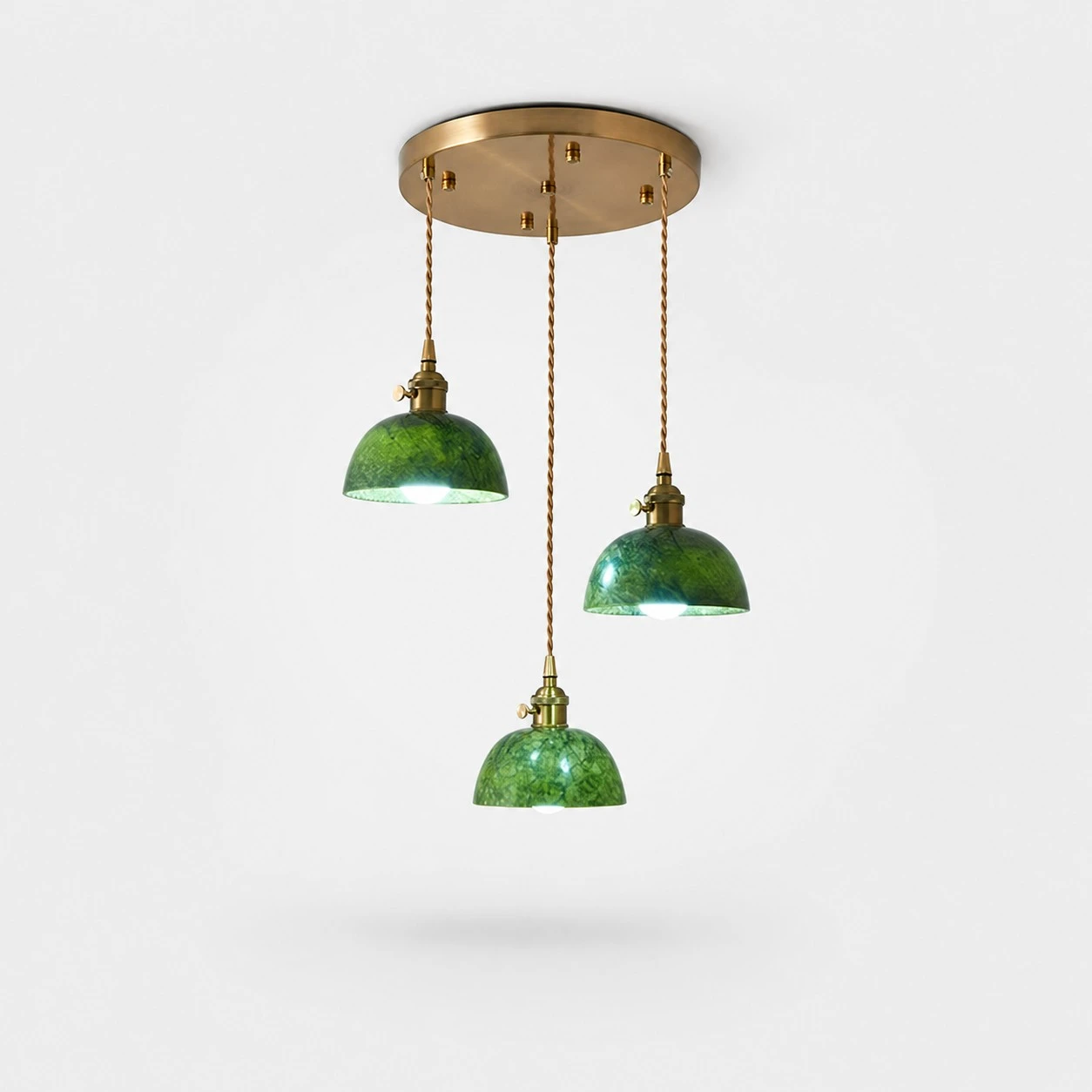 Luminária pendente redonda de três luzes em jade natural