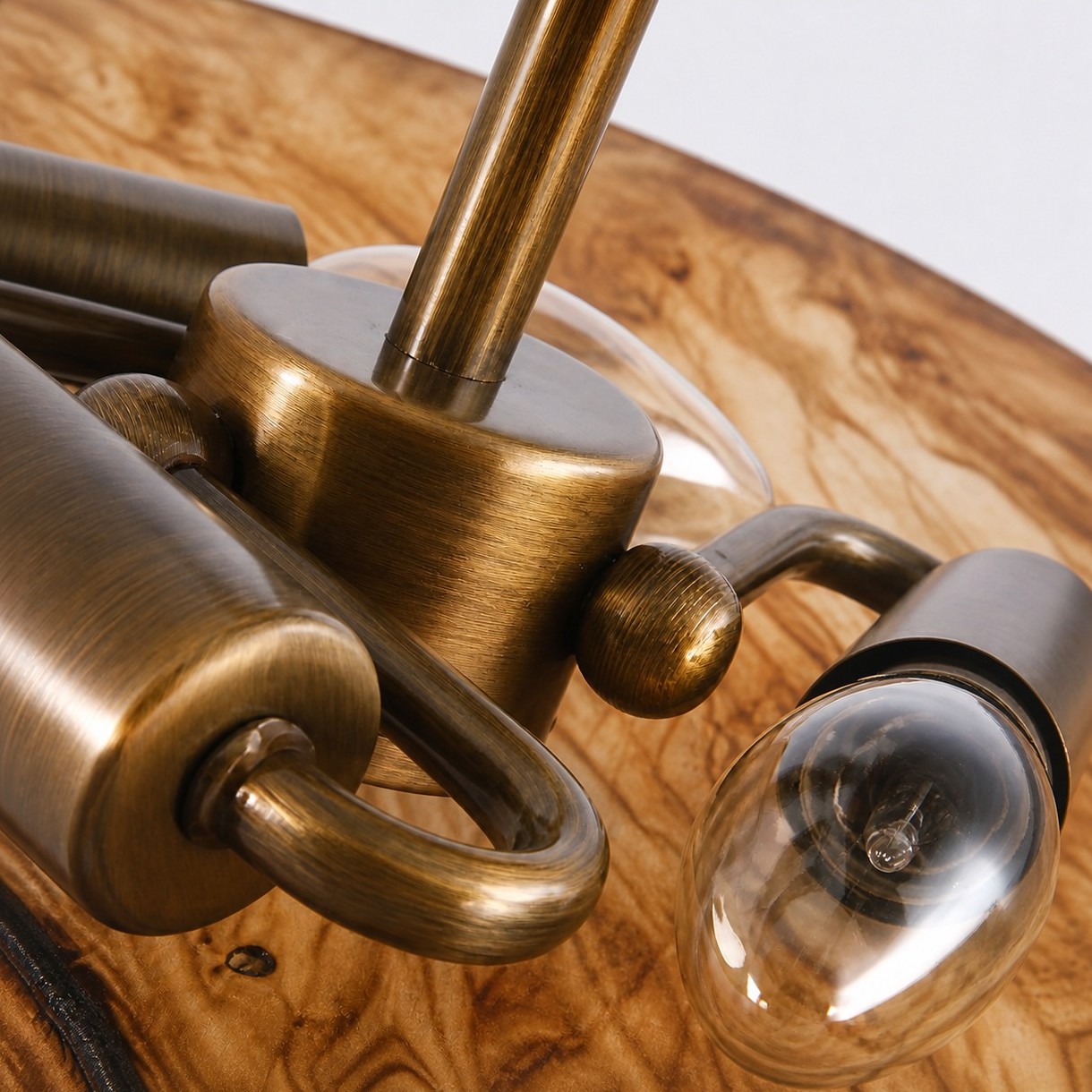 Antieke messing middenfitting en gebogen armen