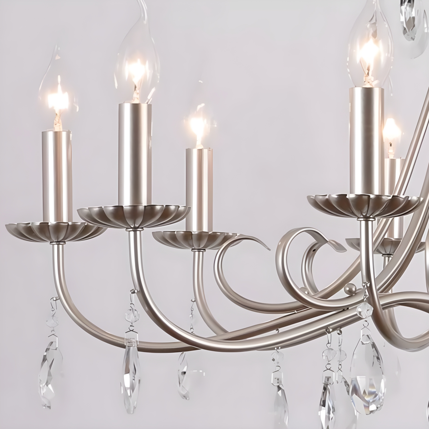 Detalhe do lustre de cristal prateado para velas 1