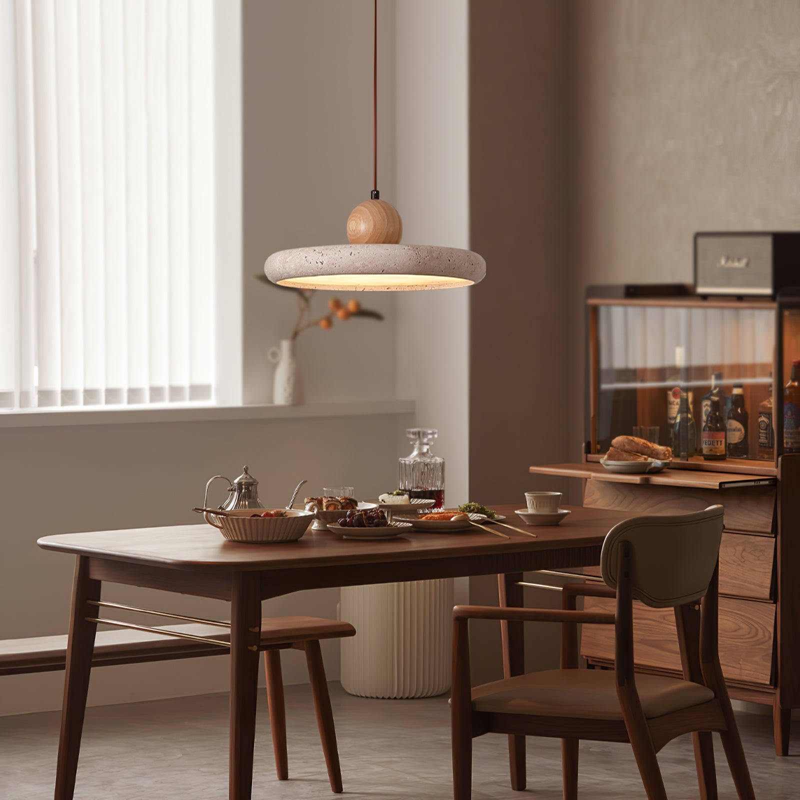 Produit présenté dans un intérieur stylisé