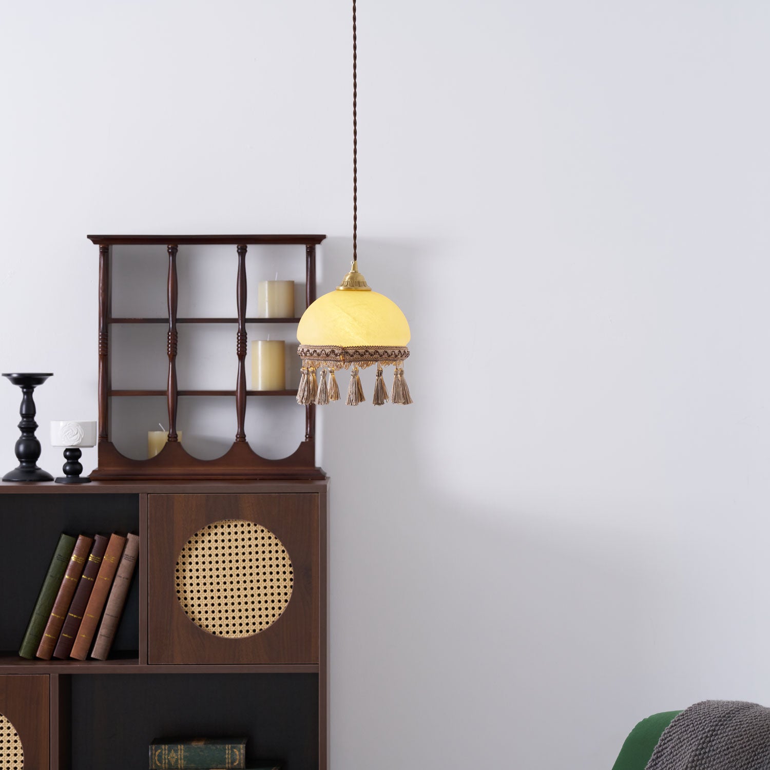 Producto mostrado en un interior decorado.