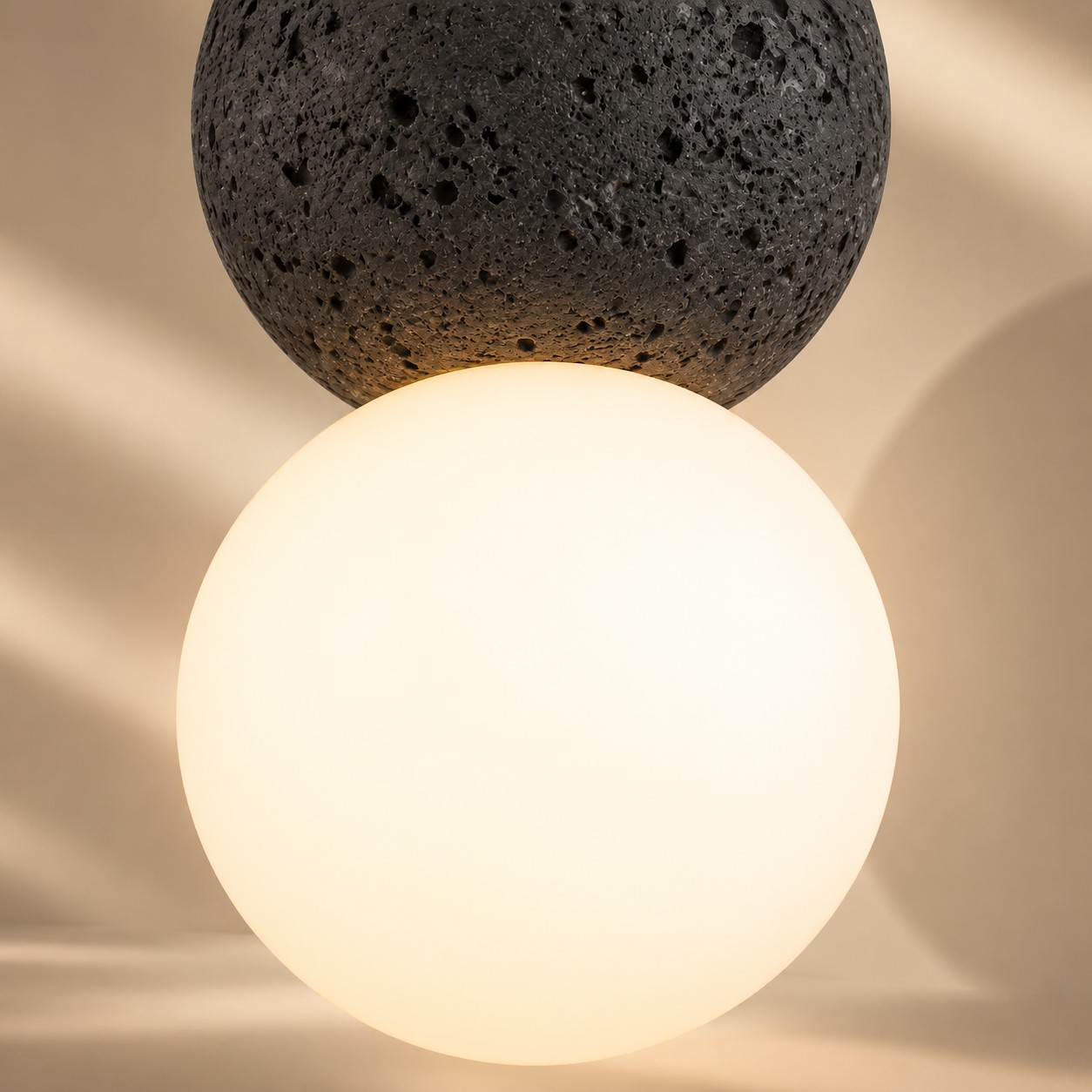 Primer plano de esfera de vidrio opalino liso