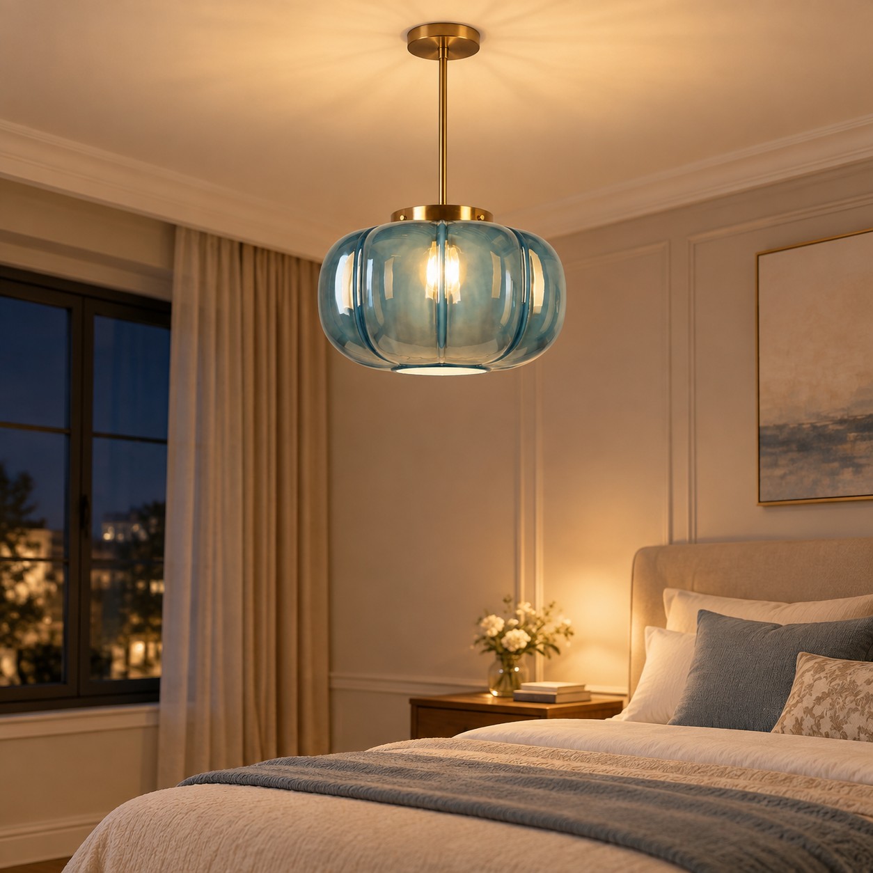 Lampadario in vetro rigato in una camera da letto