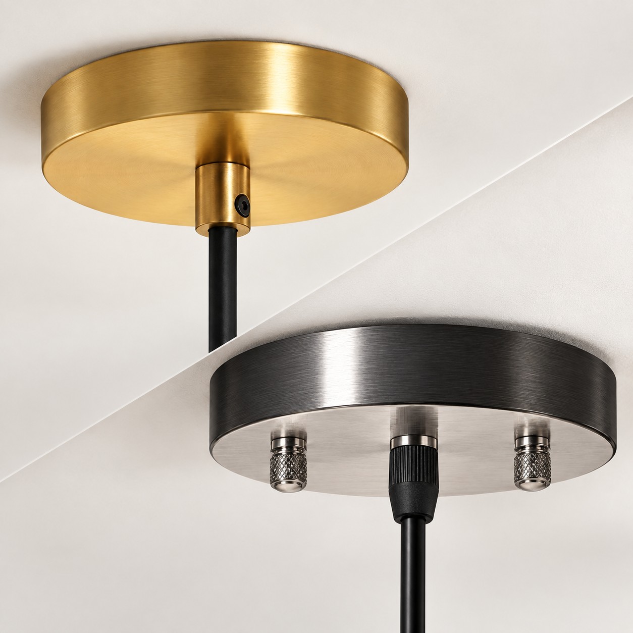 Rosace de plafond ronde en métal foncé avec fixations apparentes et cordon de suspension noir