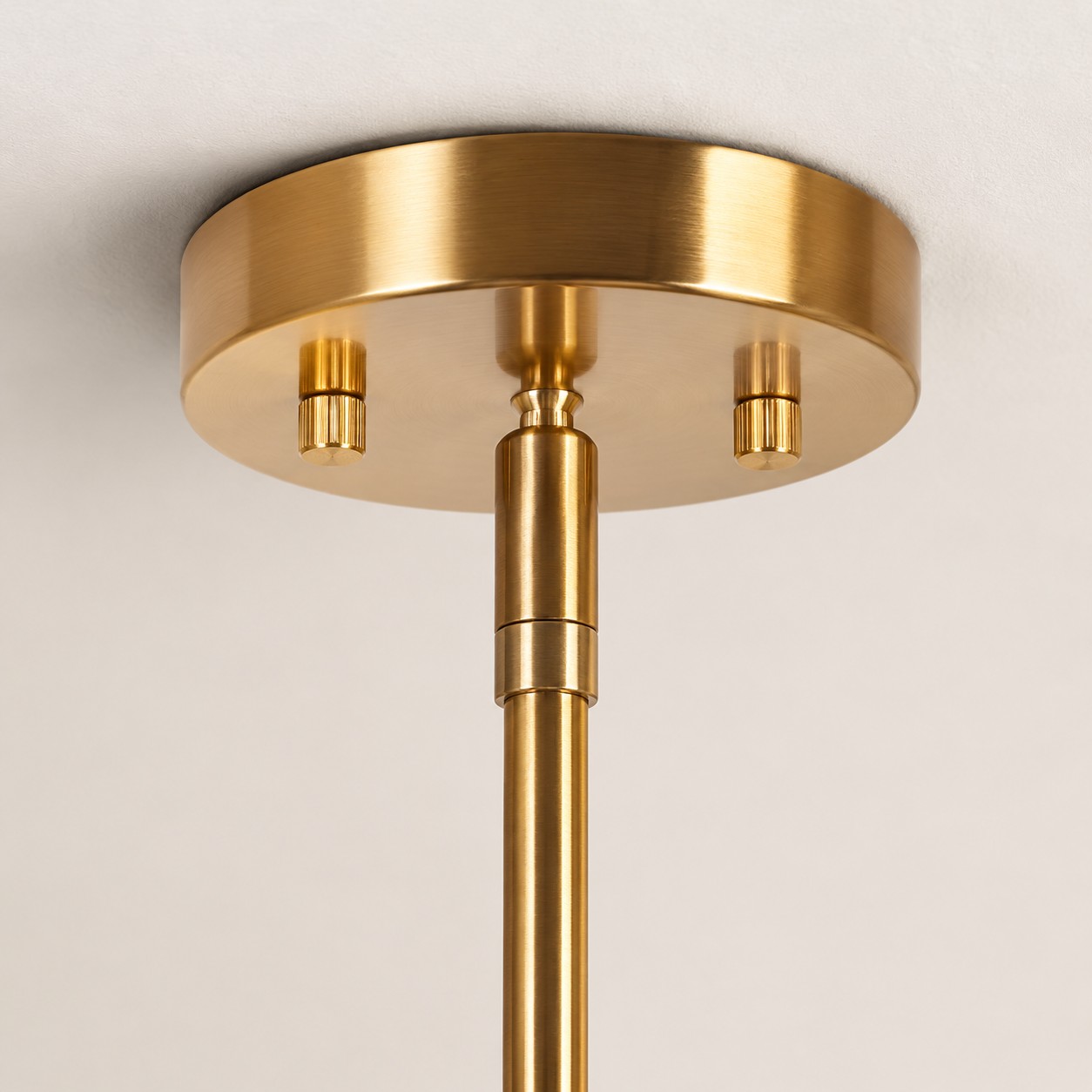 Rosone e asta da soffitto color ottone