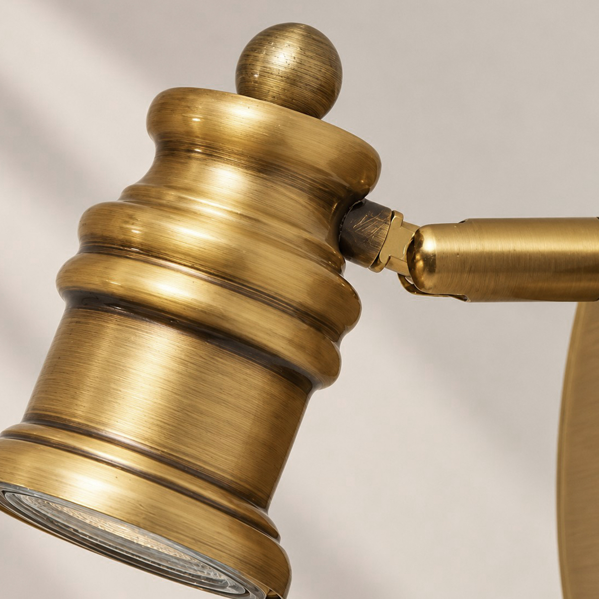 Close-up of Aurelia's adjustable brass light head joint