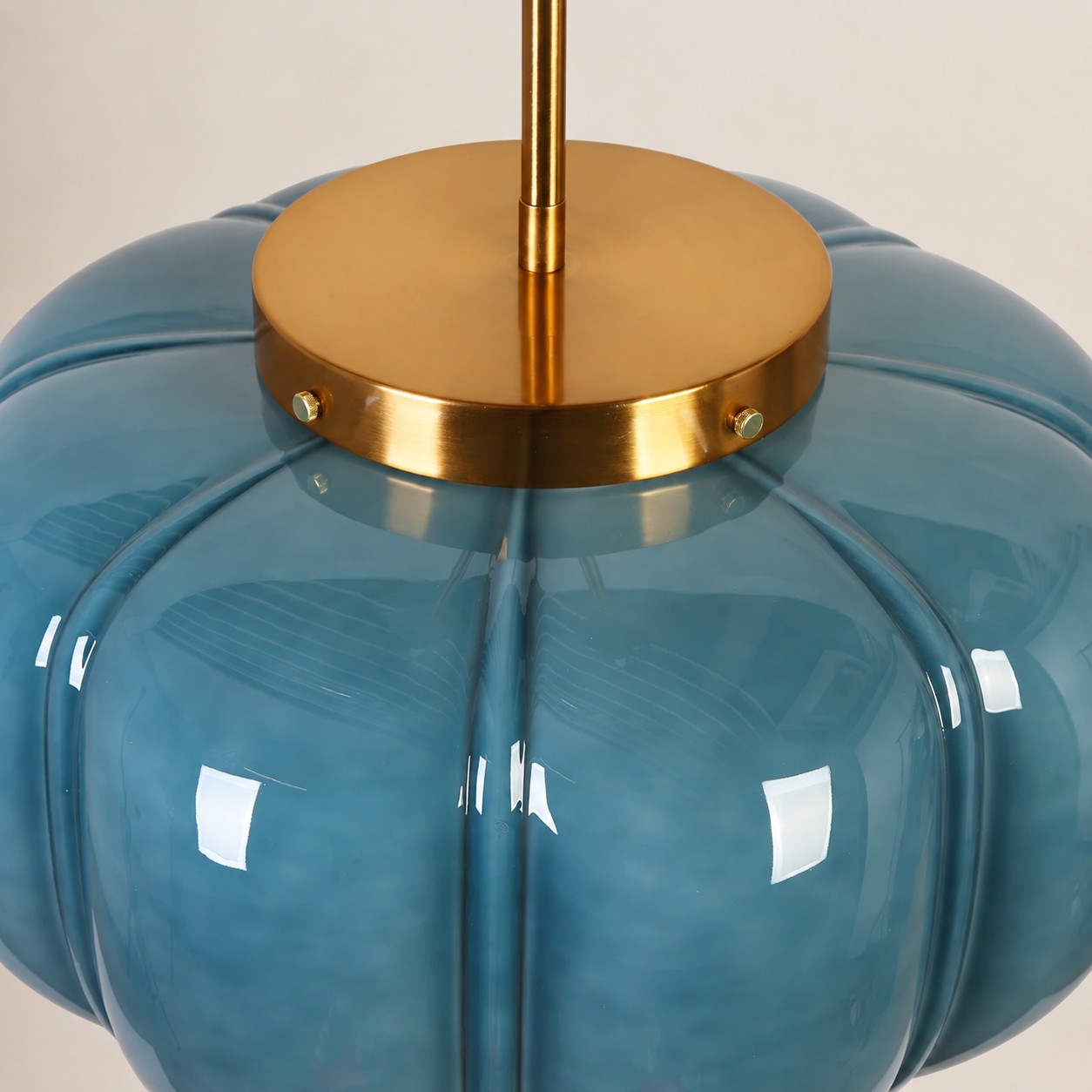 Paralume color ottone e vetro blu